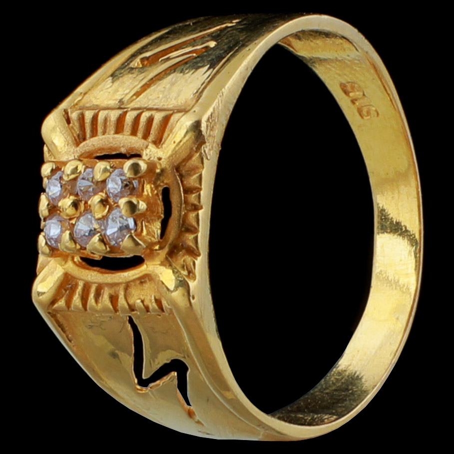Traditional Pointer Single Stone Diamond Ring for Men