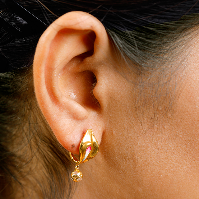 Charming Dangling Flower 21k Gold Bali Earrings – Andaaz Jewelers