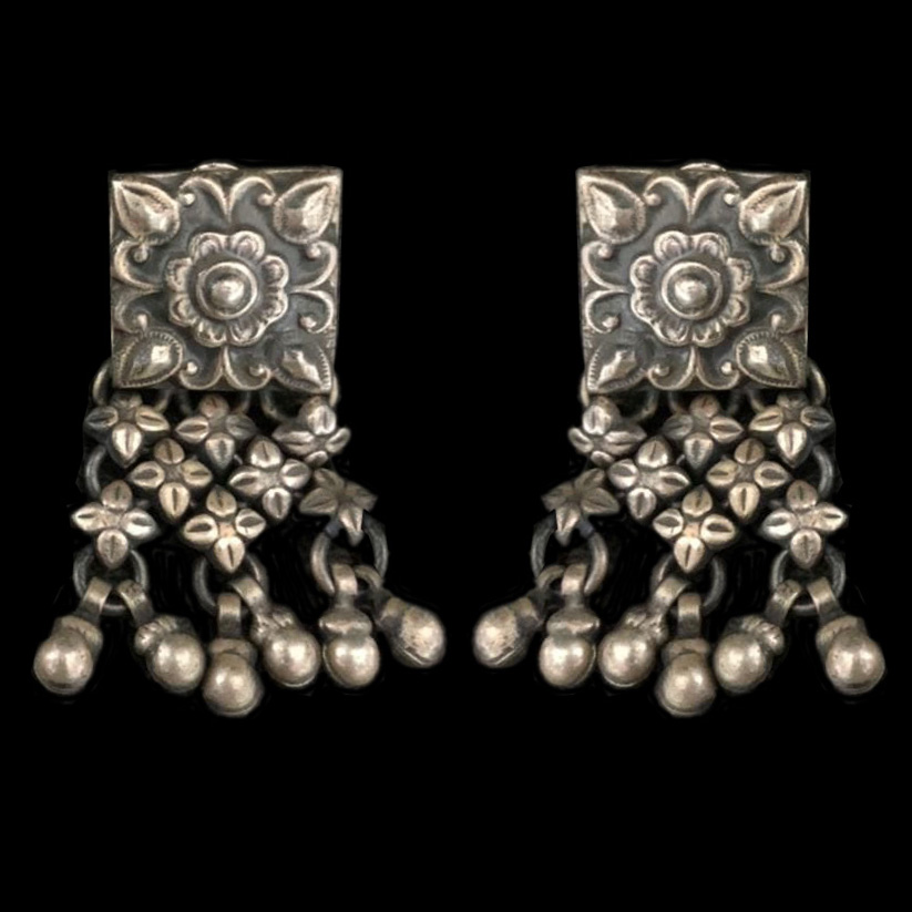 Discover 151 silver earrings rate  seveneduvn